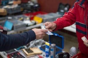 声優によるオリジナル声の販売サービスはどこで利用できる？