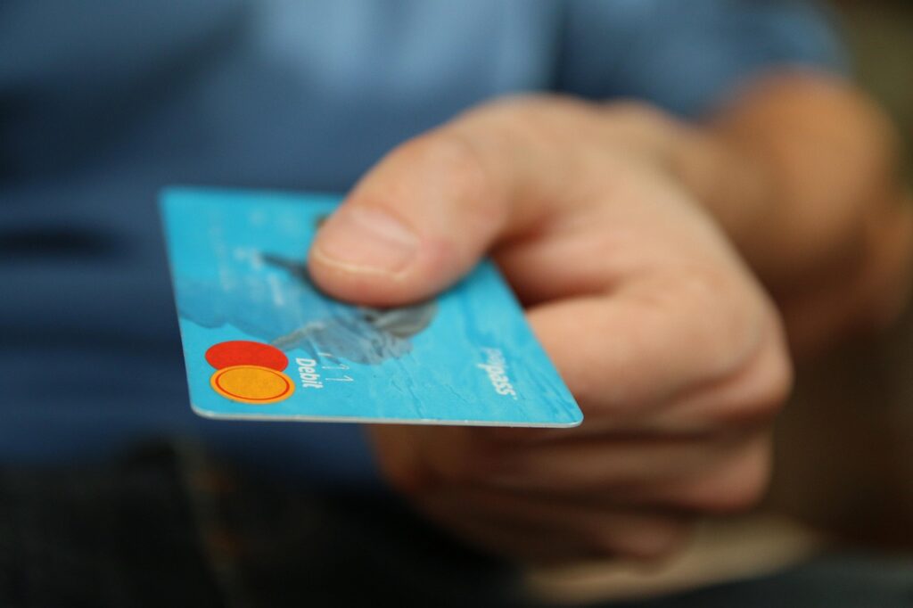クレジットカードは何枚持つべきか？