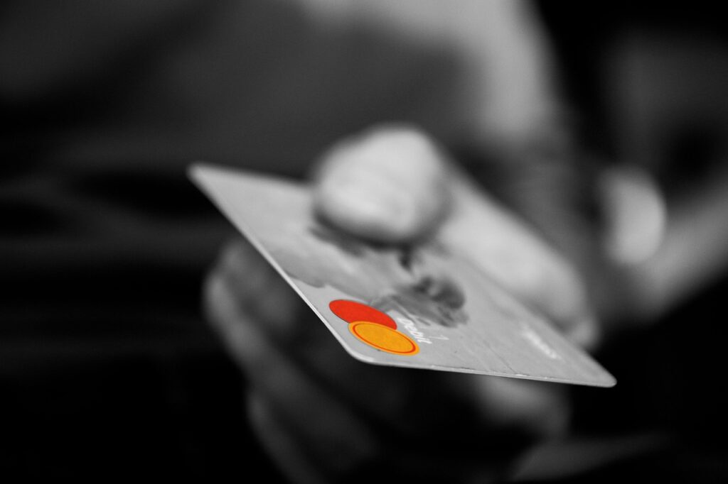 クレジットカードは何枚持つべきか？